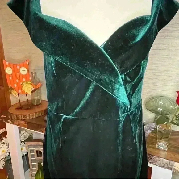Bardot Sheath Dress Womens Size 10 Hunter Green Off The Shoulder Velvet Lined - Picture 2 of 10